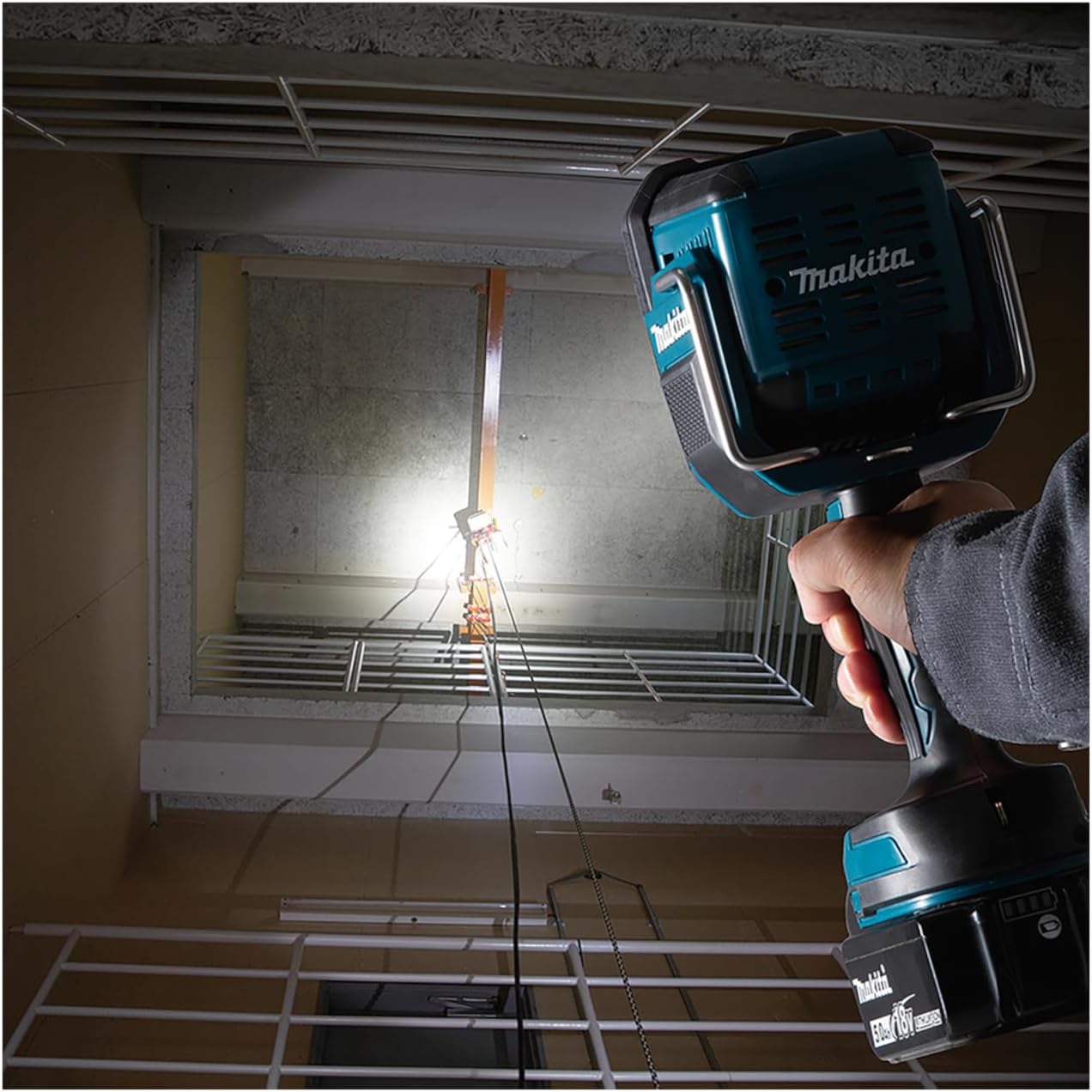 Makita Cordless Flashlight for 14.4/18V Li-Ion LXT – Model DML812