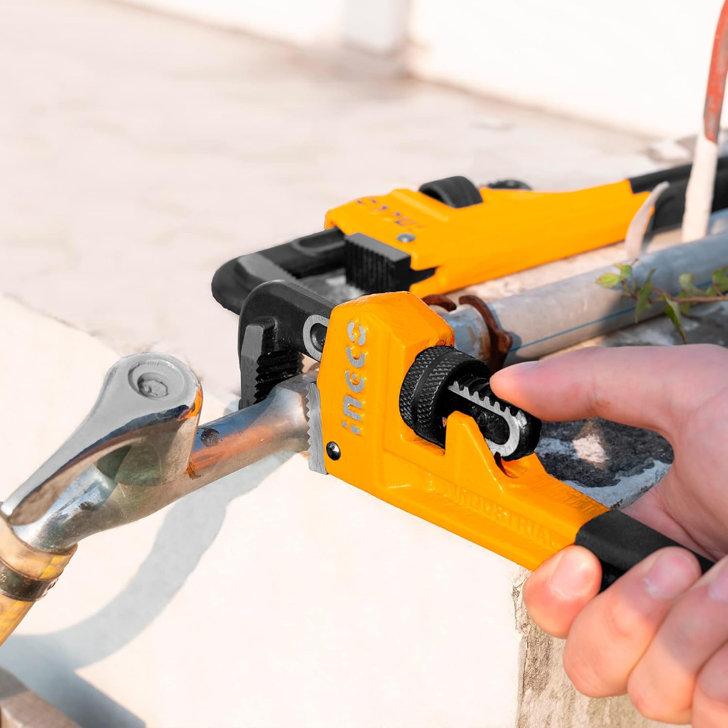 INGCO Adjustable Pipe Wrench 10 Inch (250mm) – HPW0810
