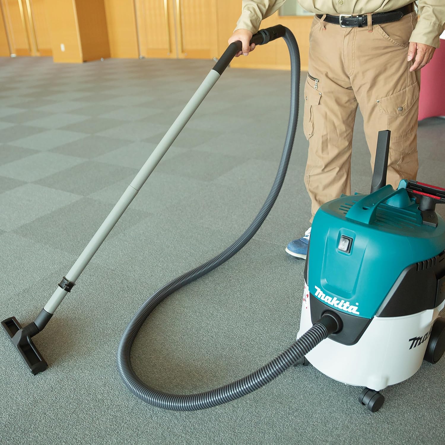 Makita Wet & Dry Vacuum Cleaner 20L – Model VC2000L