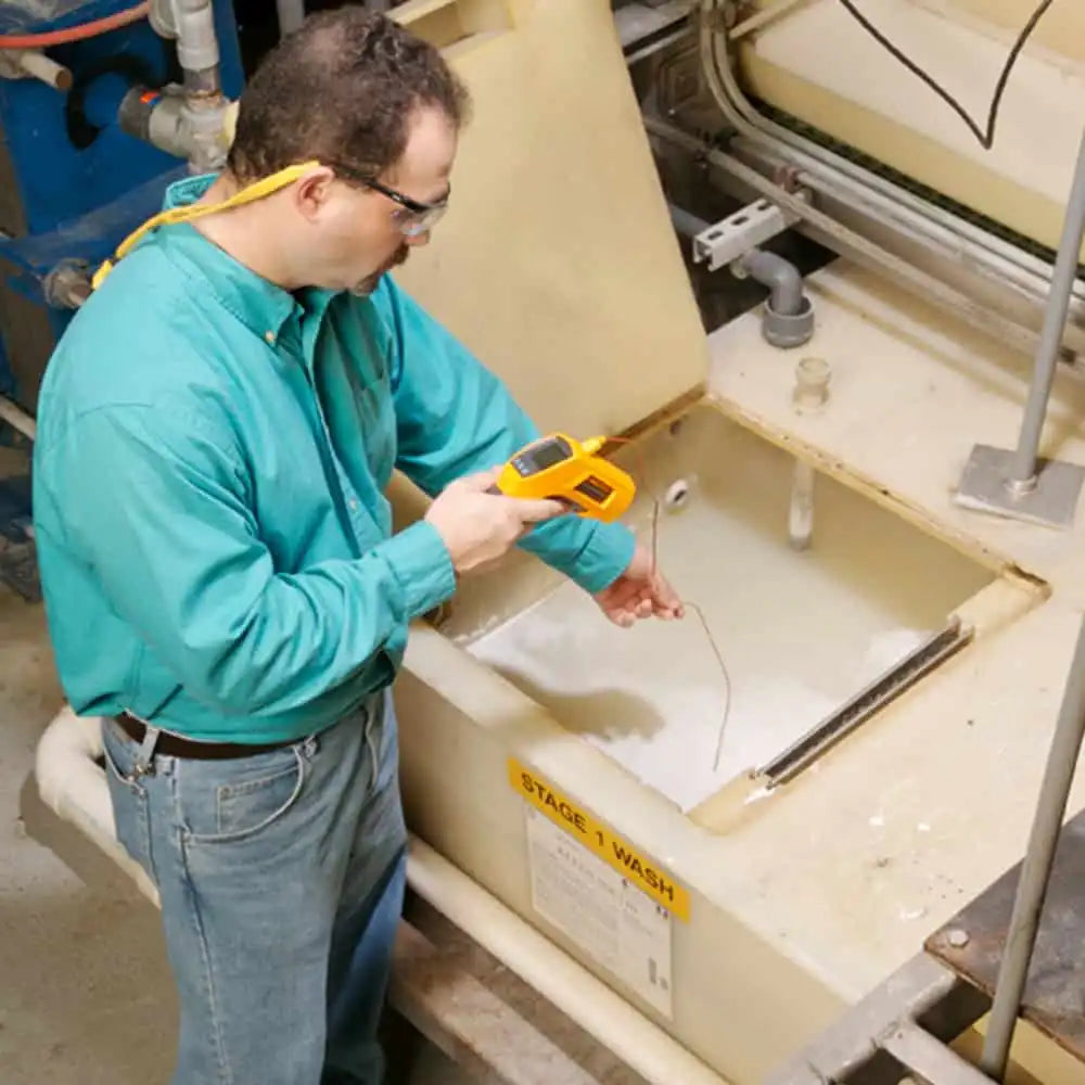 Fluke 2-in-1 Contact and Non-Contact Thermometer, -40 to 800°C - SKU: 568