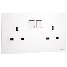 Legrand Mallia Senses - 2 gang BS switched socket outlet single pole - 13A