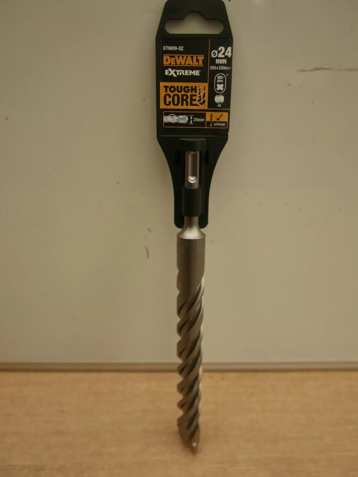 DEWALT SDS Plus Extreme Drill Bit – 22mm x 250mm (200mm Working Length)